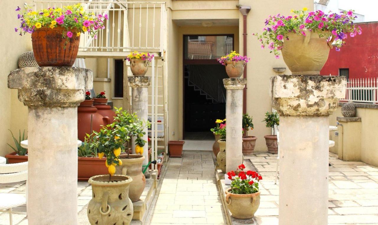 Palazzo Aurora Bed and Breakfast Alezio Exteriör bild